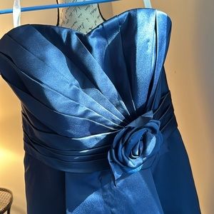 Gorgeous navy blue strapless cocktail dress
